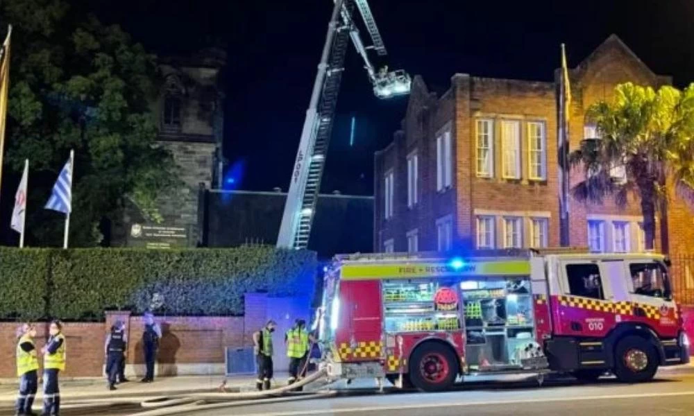 Φωτιά ξέσπασε στον Ιερό Καθεδρικό Ναό Ευαγγελισμού της Θεοτόκου στο Σύδνεϋ